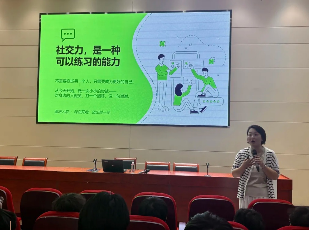 以心育德  以法护行——江苏联院锡山中专办学点开展专题教育讲座