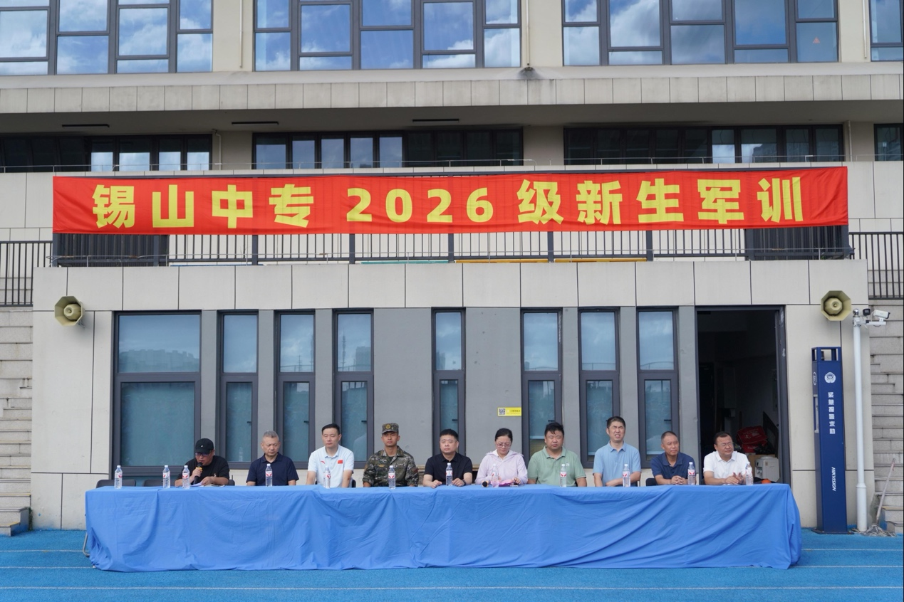 迷彩青春扬斗志，铿锵步履启新程